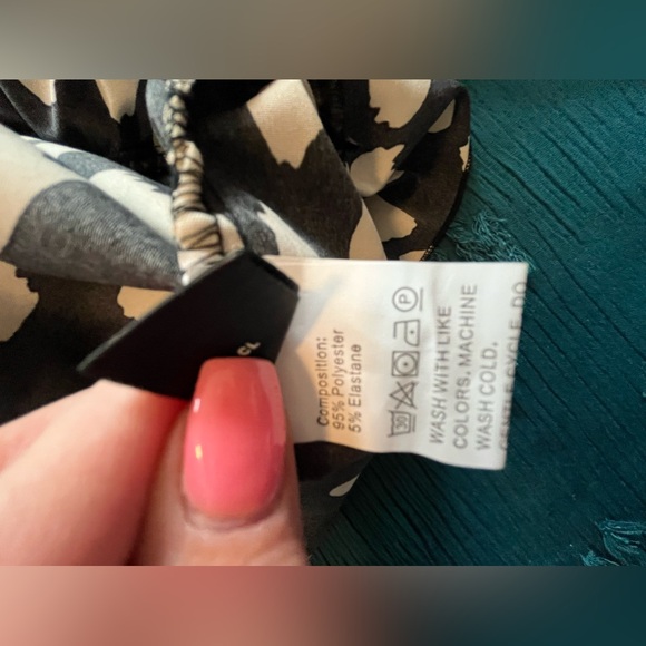 Modern lightweight dress, ruffle detail with professional but fun look - Picture 9 of 9